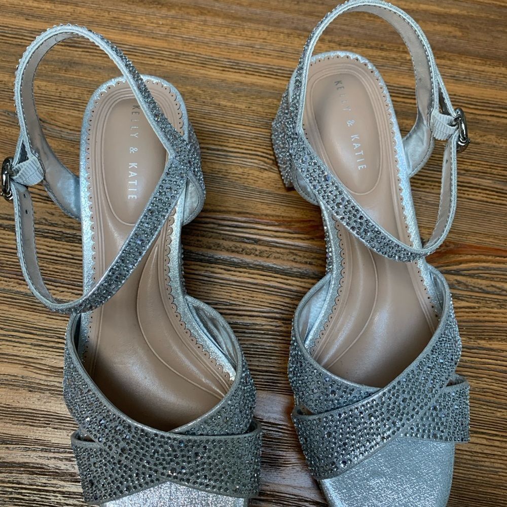 Kelly & Katie Silver Glitter Sandals NWOT - Picture 9 of 16